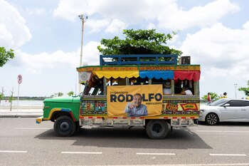 Al menos cincuenta activistas se