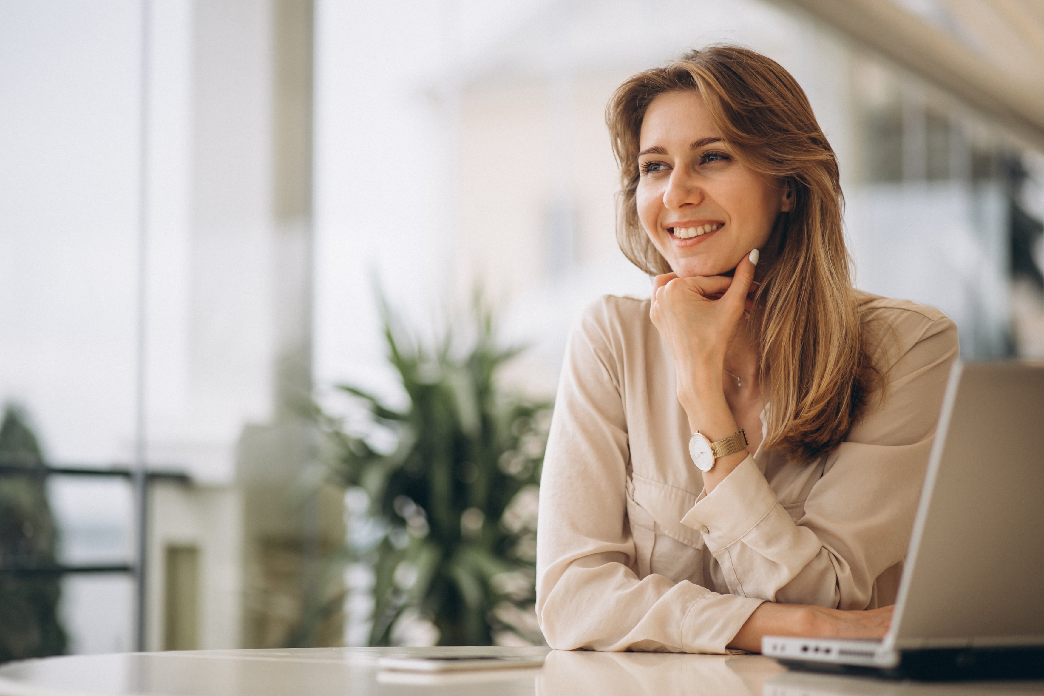 Según proyecciones de Morgan Stanley, casi la mitad de las mujeres estadounidenses en edad laboral serán solteras para 2030 (Magnific)