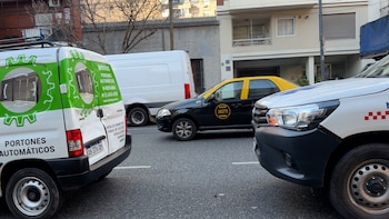 Chocaron una camioneta y una ambulancia en Caballito: un herido