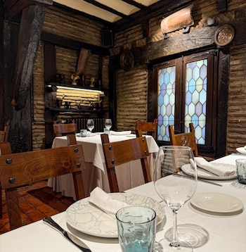 Interior del restaurante El Portalón, en Vitoria-Gasteiz (Web del restaurante)