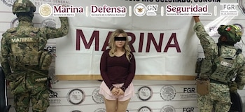 La ciudadana estadounidense, identificada como Yanet "N", es señalada como presunta operadora logística de Los Mayos, una facción del Cártel de Sinaloa encabezada por Ismael Zambada Sicairos, “El Mayito Flaco”. (Crédito: Gabinete de Seguridad)