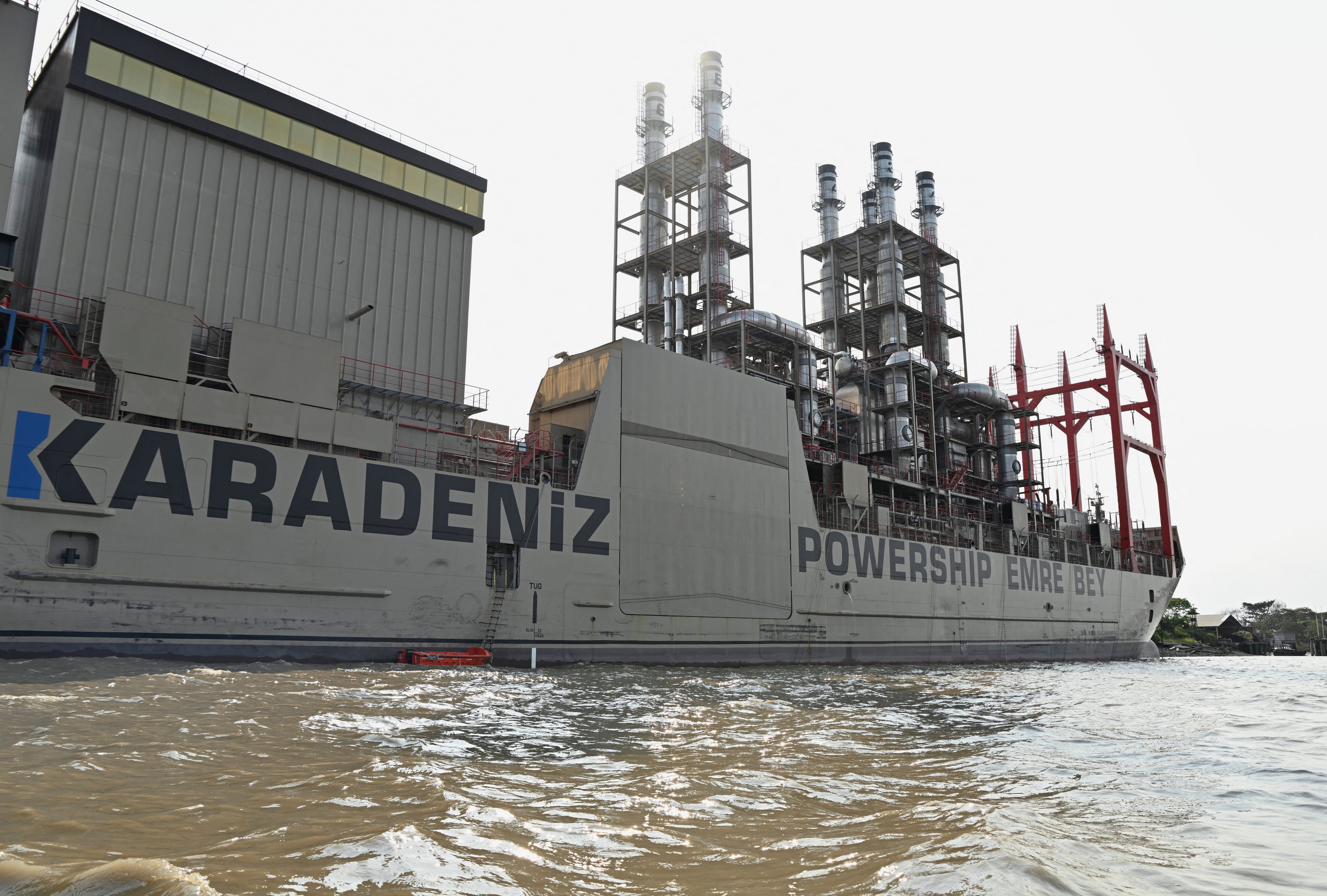 La barcaza eléctrica flotante turca de la empresa Karpowership llega a Ecuador, desde donde generará energía para el país; imagen tomada durante un recorrido para los medios de comunicación en Guayaquil, Ecuador, el 8 de septiembre de 2024. REUTERS/Vicente Gaibor