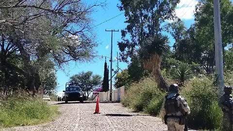 Reportes extraoficiales indican que habría personas detenidas
(X/@LaVozDeJalMx)