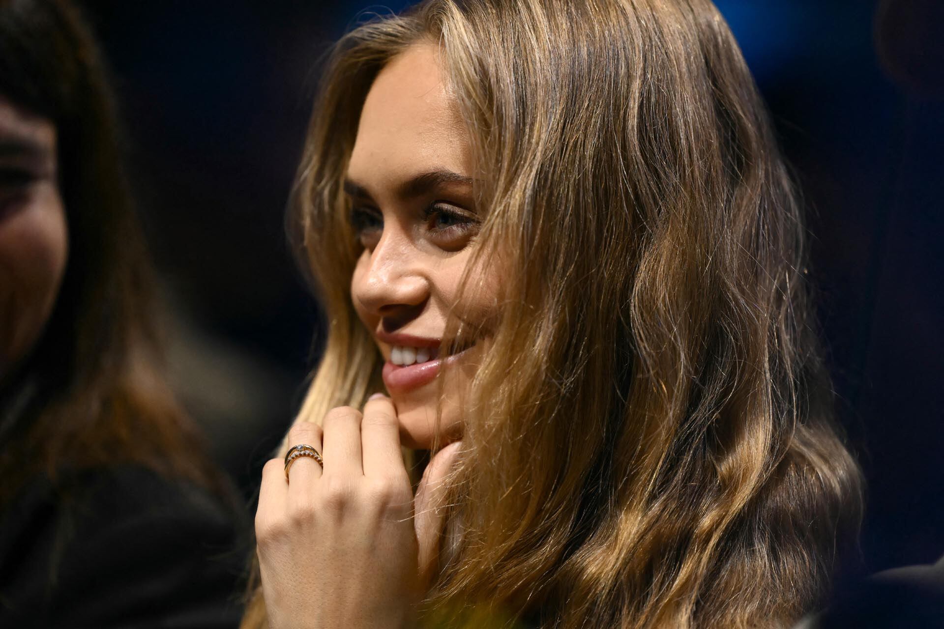 La foto de la pareja de Sinner con un anillo que activó los rumores de un compromiso entre ambos (Photo by Marco BERTORELLO / AFP)