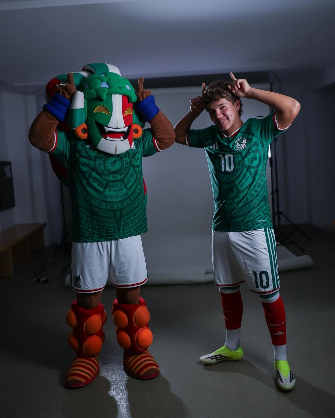 El joven azteca ya está generando interés entre los expertos del futbol. (IG Santiago Cisneros)