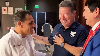 Agustín Lozano protagonizó insólito momento con representantes de Alianza Lima y Universitario: “¿Quién es mejor?"