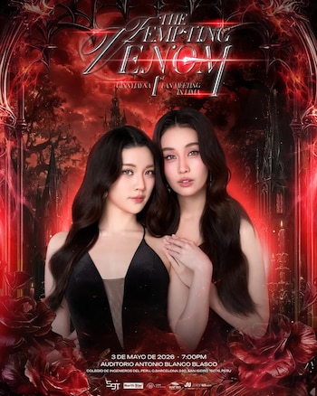 Dos mujeres jóvenes, Ginny Jayna, con cabello oscuro y vestidos negros, posan sobre un fondo rojo gótico con castillos, rosas y velas encendidas