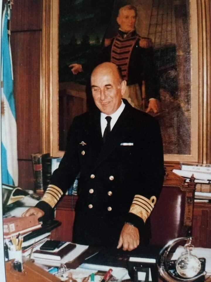 Enrique Molina Pico dirigió la Armada Argentina durante el gobierno de Carlos Menem, hasta que renunció por los recortes presupuestarios en la fuerza