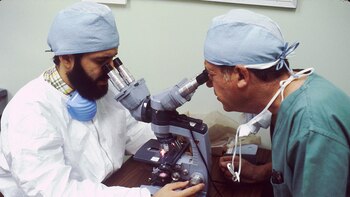 Médicos realizan investigaciones sobre la