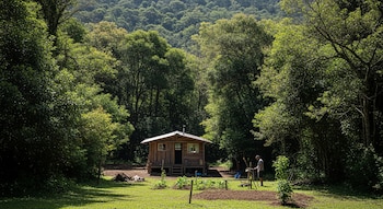 Un hombre en medio del monte