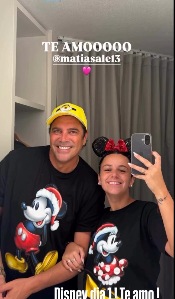 Las imágenes de Matías y Martina frente al castillo de Cenicienta reflejan la magia y felicidad de su viaje a Orlando