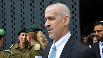 El jefe del Shin Bet viaja a El Cairo para participar en las negociaciones del alto el fuego