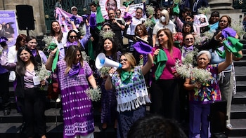 Con madres buscadoras, artistas y