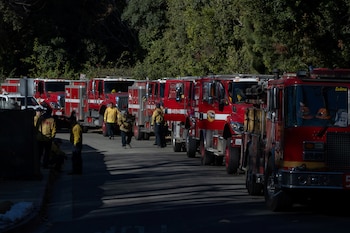 Southern California Edison advirtió que unos 5.700 clientes podrían sufrir apagones planificados por el riesgo elevado de incendios en California (REUTERS/Carlos Barria)