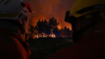 Francia ordenó la evacuación de otras 4.000 personas por los incendios forestales en medio de una nueva ola de calor