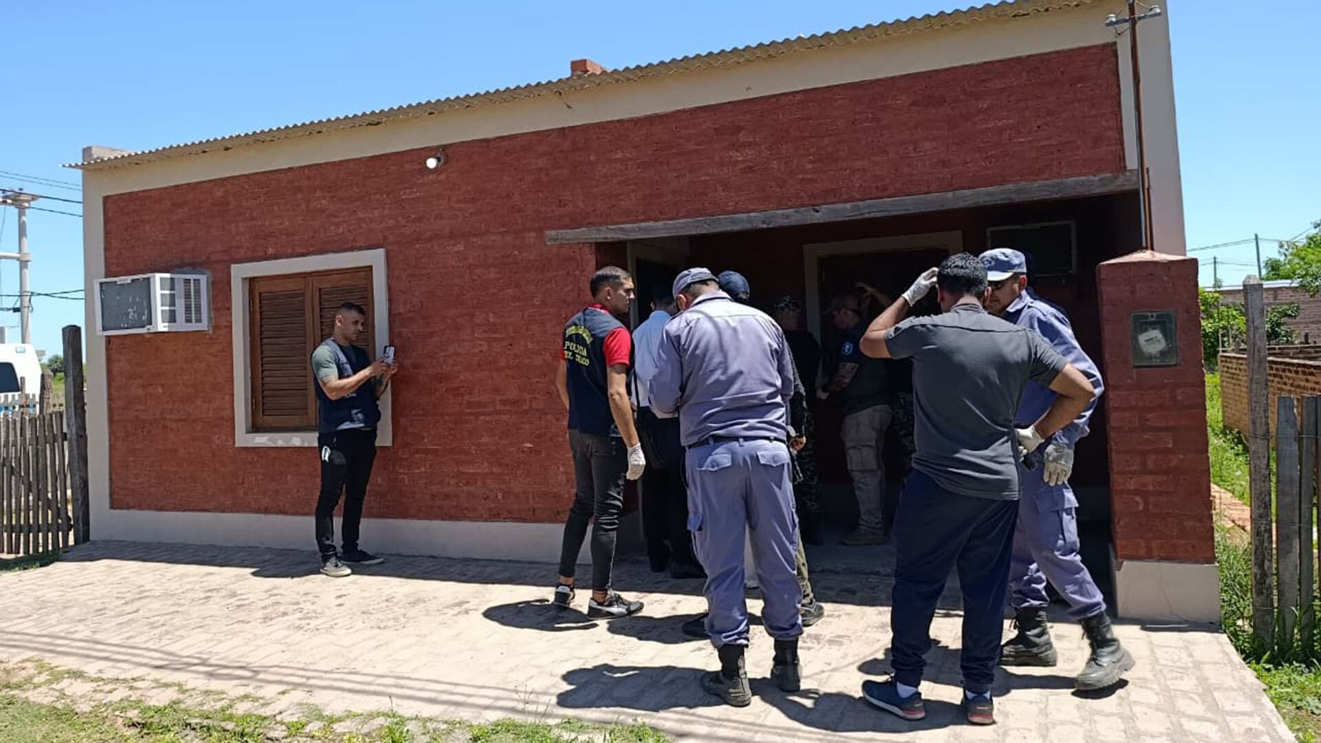 El frente de la casa de J.S., el único detenido hasta el momento.