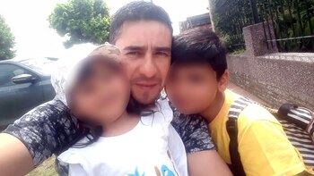 El hombre trabajaba para una