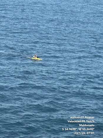Crisci sobre su moto de