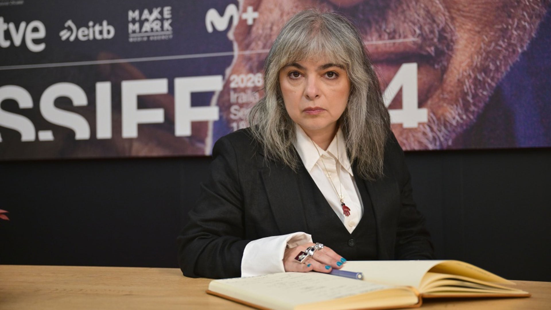 Mariana Enriquez define a los fantasmas de la trama de 'Mis muertos tristes', como expresiones de la memoria y la falta de justicia en un contexto urbano decadente