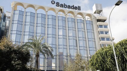 La CNMV analizará la queja del Sabadell sobre la información que BBVA ofreció sobre la opa