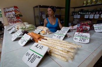Roxana López vende verduras en