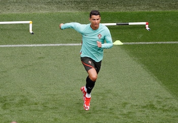 Cristiano Ronaldo prioriza el descanso con horarios fijos de sueño y técnicas de recuperación como la compresión muscular y la crioterapia (REUTERS/Laszlo Balogh)