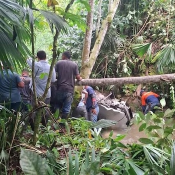 El vehículo con cinco personas