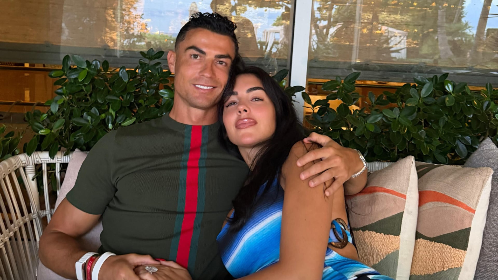 Cristiano Ronaldo y Georgina Rodríguez con su anillo de prometida (Instagram)
