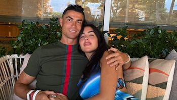 Cristiano Ronaldo y Georgina Rodríguez con su anillo de prometida (Instagram)