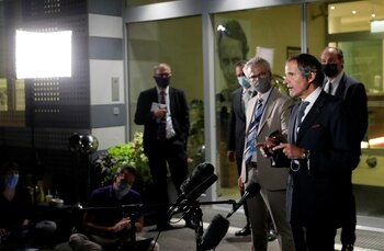 Rafael Grossi habla con la