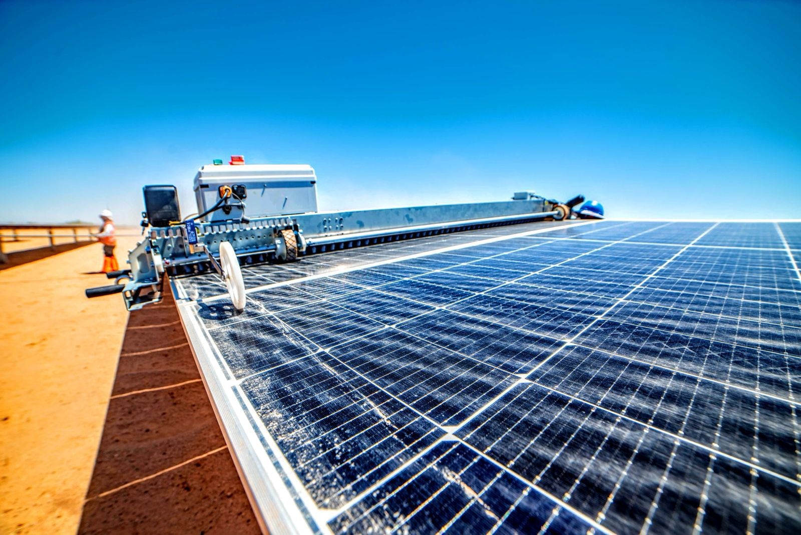 El innovador proyecto de la Comisión Federal de Electricidad combina módulos fotovoltaicos avanzados y baterías de respaldo, asegurando un suministro eléctrico más estable y sostenible. (X/ @@CFEmx)