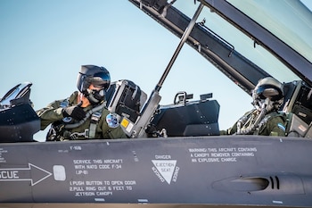 Cada piloto estuvo acompañado por un representante de Top Aces