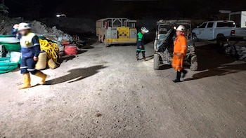 Instalan bomba en mina de Sonora para bajar nivel de agua y avanzar en rescate de mineros