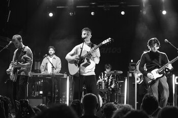 Kingfishr durante su concierto en