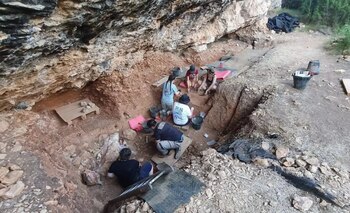 Los investigadores durante las excavaciones