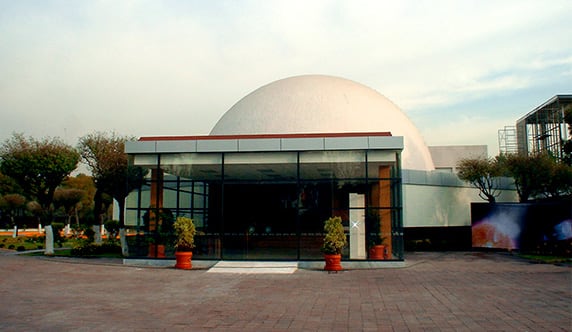 El IPN invitó a la población a ver el eclipse solar de octubre en las instalaciones del planetario