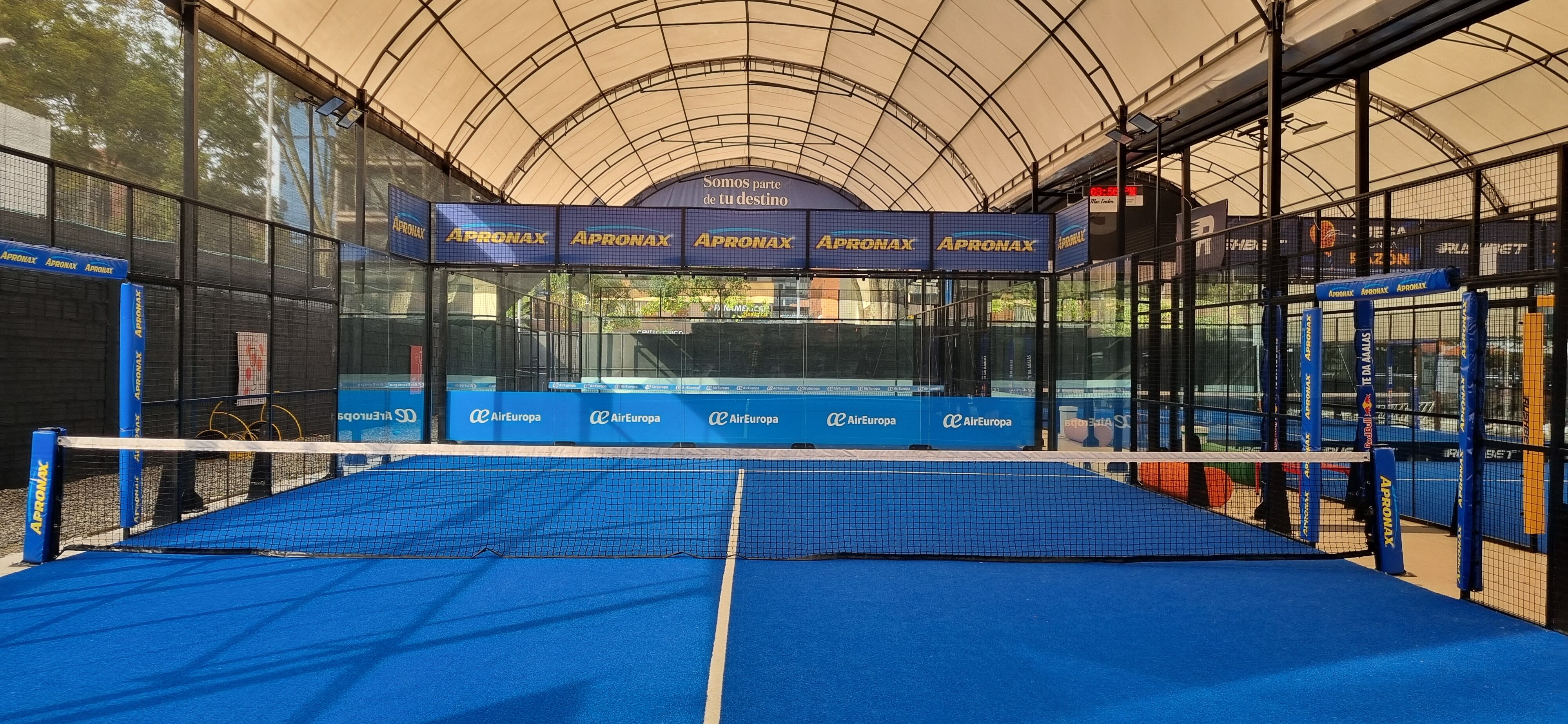 El pádel en Colombia es un deporte que creció a gran escala en las principales ciudades como Bogotá, Medellín y Cali - crédito Carlos Pulido y Leandro Bernal / Infobae Colombia