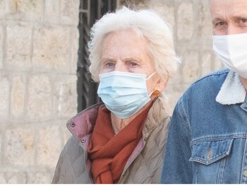 05-01-2022 Claire Liebaert, suegra de la Infanta Cristina, de paseo por Vitoria.
MADRID, 5 (CHANCE) Después de unos días de lo más completos en Baqueira Beret que han transcurrido entre jornadas de esquí e inolvidables momentos familiares, la Infanta Cristina, Iñaki Urdangarín y sus cuatro hijos - Juan Valentín, Pablo, Miguel e Irene - ponían rumbo a Vitoria para despedir 2021 y dar la bienvenida a 2022 con la madre y los hermanos del ex jugador de balonmano.
POLITICA EUROPA ESPAÑA SOCIEDAD