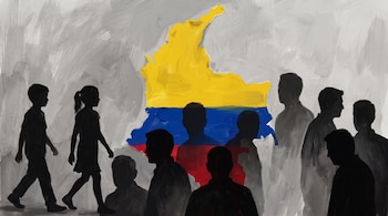 Mapa con los colores de la bandera de Colombia sobre fondo gris con siluetas negras de personas.
