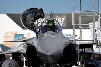 Un avión de combate Rafale