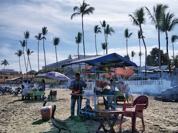 Guayabitos tiene bellas playas de