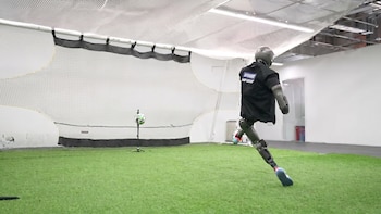 Este robot remató tan fuerte un penalti que destrozó la pared: estilo Messi o Ronaldo