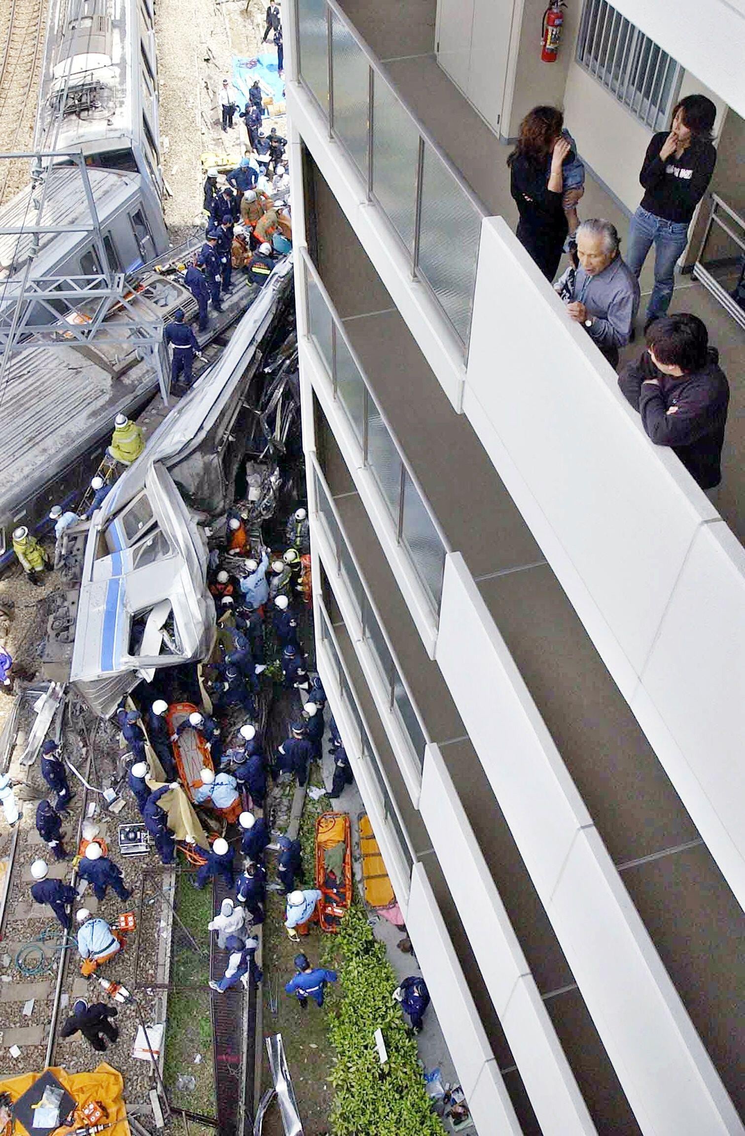 El exceso de velocidad en la curva de Amagasaki y la ausencia de un sistema automático de detención generaron críticas sobre las prioridades de inversión en seguridad ferroviaria (ZUMA)