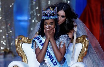 Toni Ann Singh reacciona junto a la mexicana Vanessa Ponce de León