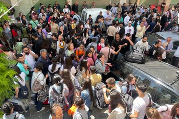 Estudiantes universitarios se reúnen en