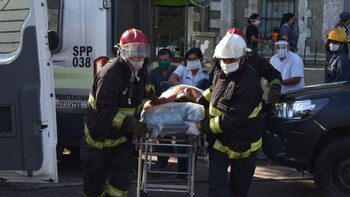 Dos guardiacárceles resultaron heridos y