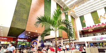 Interiores de Mall Plaza Piura.