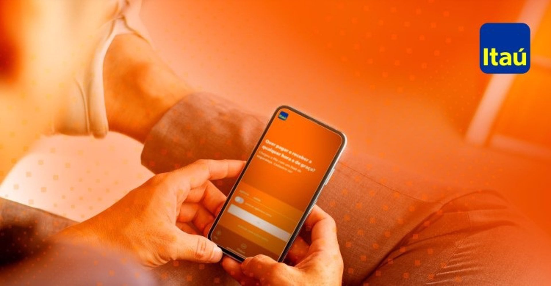 La aplicación de Itaú dejará de usarse cuando se active la transición y los clientes deberán operar desde la app de Banco de Bogotá - crédito Europa Press