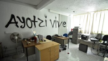 Normalistas de Ayotzinapa causaron destrozos