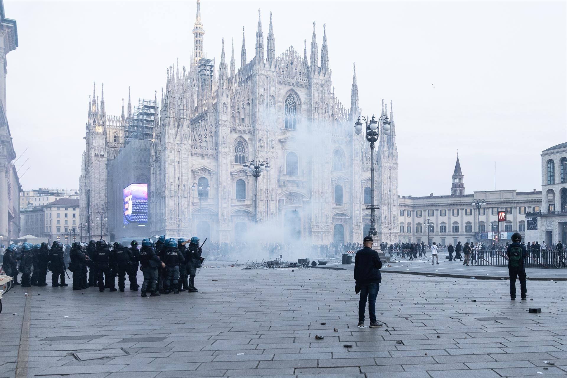 Protestas "violentas" contra el coste de la vida en Italia toman las calles de Milán, Turín y Bolonia